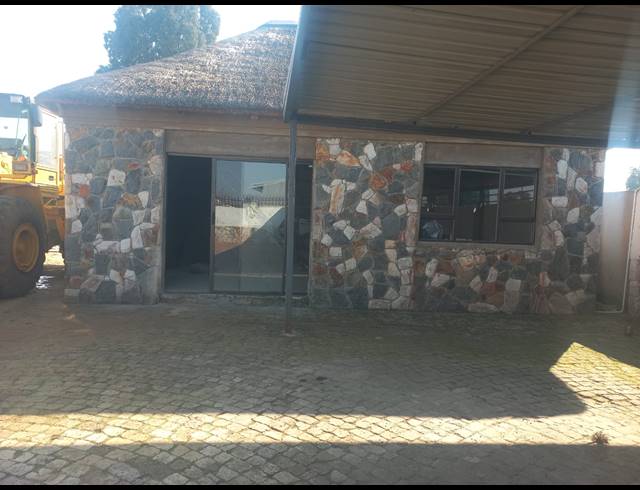 1,050M² GUESTHOUSE FOR SALE IN SPAARWATER AH